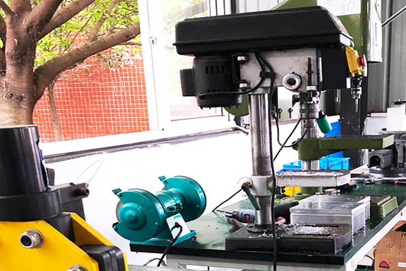 電力調(diào)整器工廠圖片