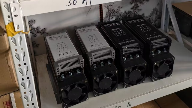 電力調(diào)整器中的濾波器如何設(shè)計，以減少諧波和噪聲？