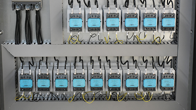 合泉固態(tài)繼電器