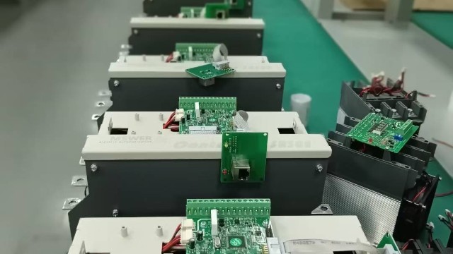 <i style='color:red'>功率控制器</i>能接3相4線制嗎？進出線接反了能用嗎？