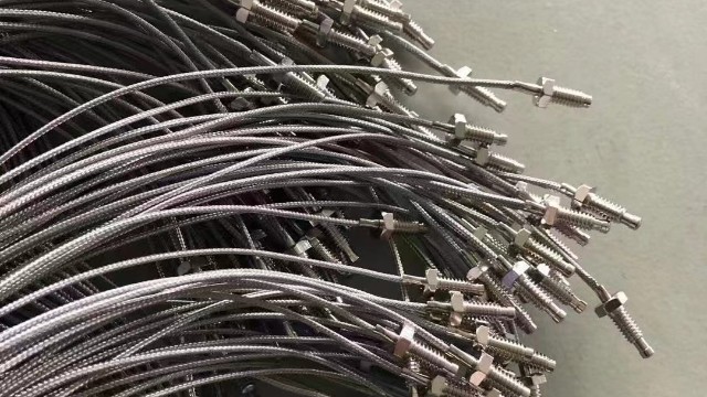 鎳電阻和鉑電阻之間有什么主要區(qū)別，它們的適用范圍如何？