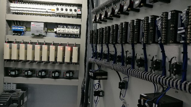 電力調(diào)整器在可再生能源集成中的作用是什么？