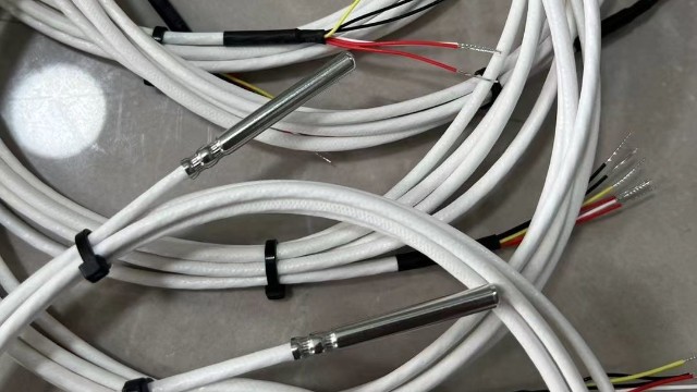 熱電阻的精度高還是熱電偶的精度高？