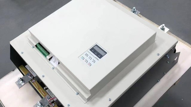 電力調(diào)整器中采用的主要電子元件是什么，它們的選擇標(biāo)準(zhǔn)是什么？